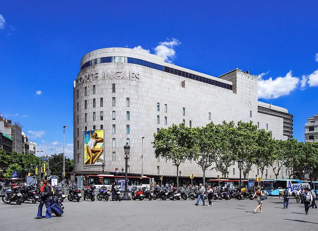 Универмаг El Corte Inglés на площади Каталонии в Барселоне