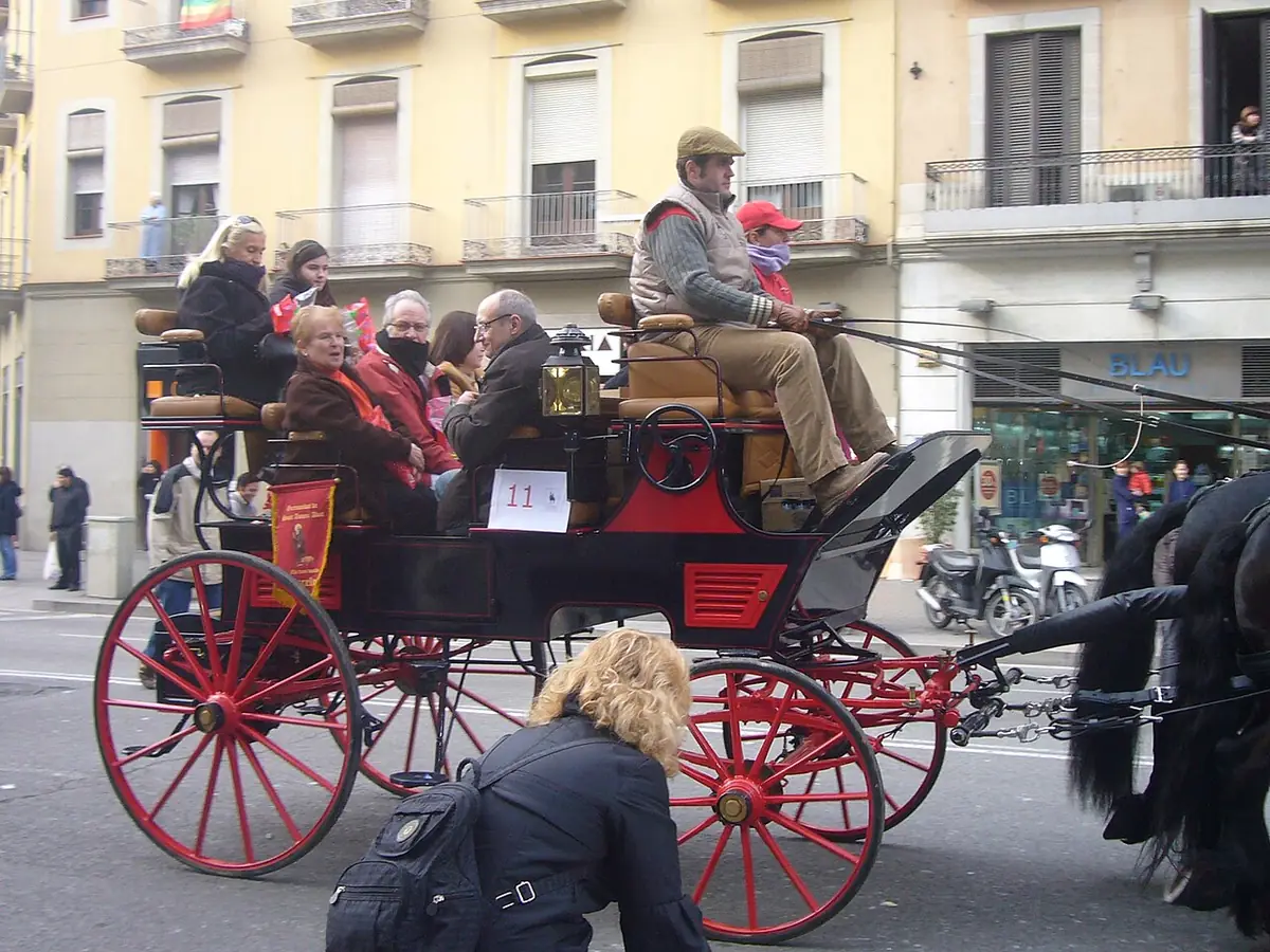 Шествие Tres Tombs в районе Sant Antoni, Барселона
